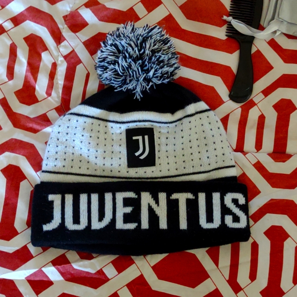 Juventus winter hat never worn